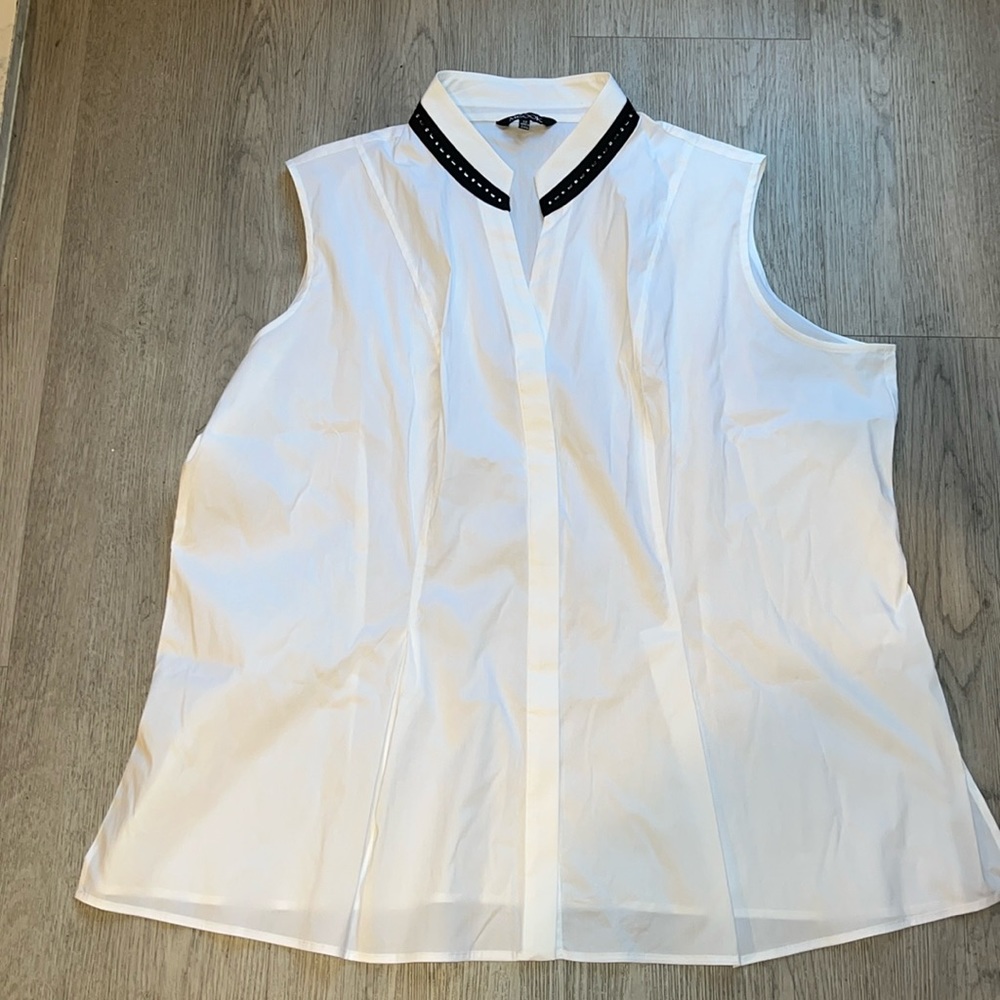 NWOT Misook sleeveless button up